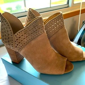 Peep toe chunky heel Booties